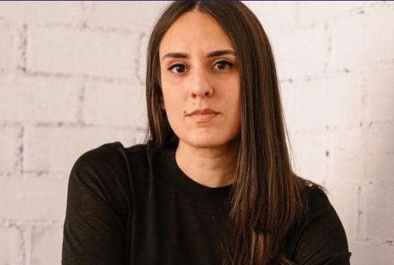 Español (España) – Lucía Solla Sobral: “Todas sabemos que el amor romántico no tiene que ser lo más importante, pero en algunos momentos, de repente, se activa esa pestaña”